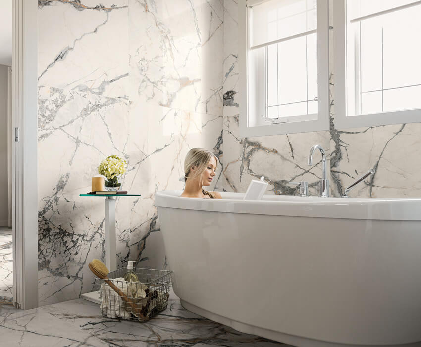 Carrelage marbre dans petite salle de bain
